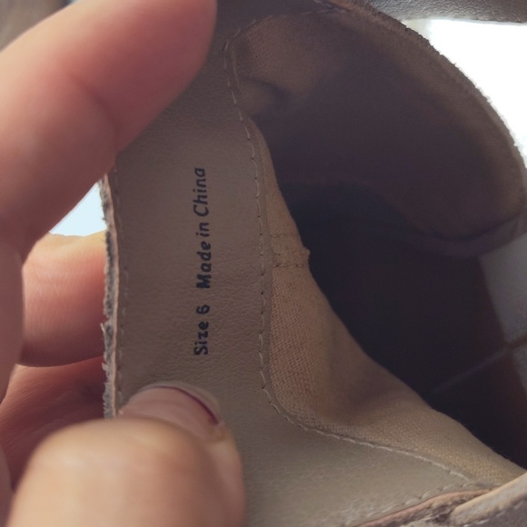 Dolce Vita Western Style Leather Ankle Boots in Taupe Size 6 - Picture 10 of 11